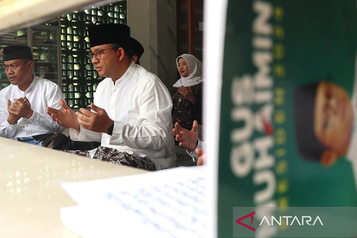Anies Baswedan ziarah ke makam ulama di Jombang