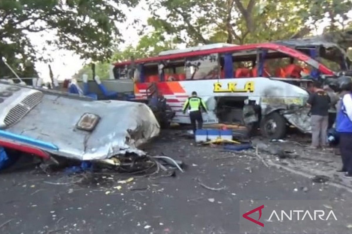 Kapolres: Korban tewas kecelakaan antarbus di Ngawi tiga orang