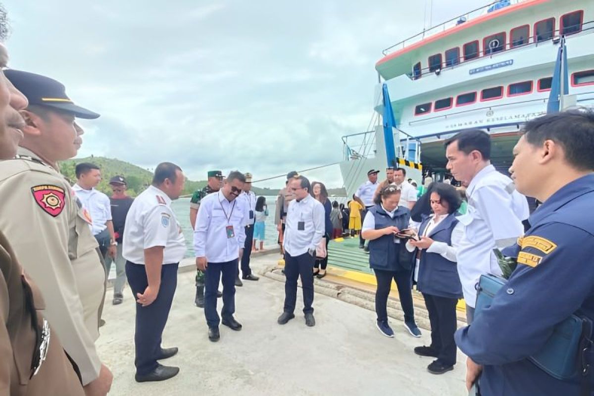 Bupati Banggai laut resmikan resmikan rute baru kapal ferry Banggai-Bokan Kepulauan