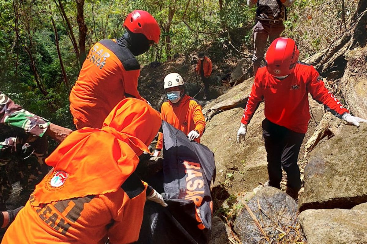 Tim SAR Makassar temukan jenazah seorang pendaki di tebing Gunung Pangkep