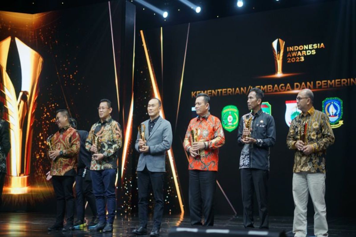 Penjabat Gubernur Sulbar raih penghargaan Indonesia Award 2023