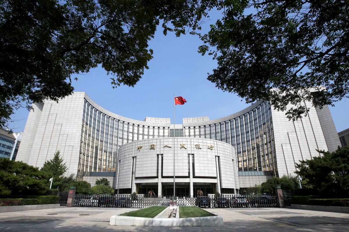 China pangkas rasio cadangan devisa bank buat kendalikan jatuhnya yuan