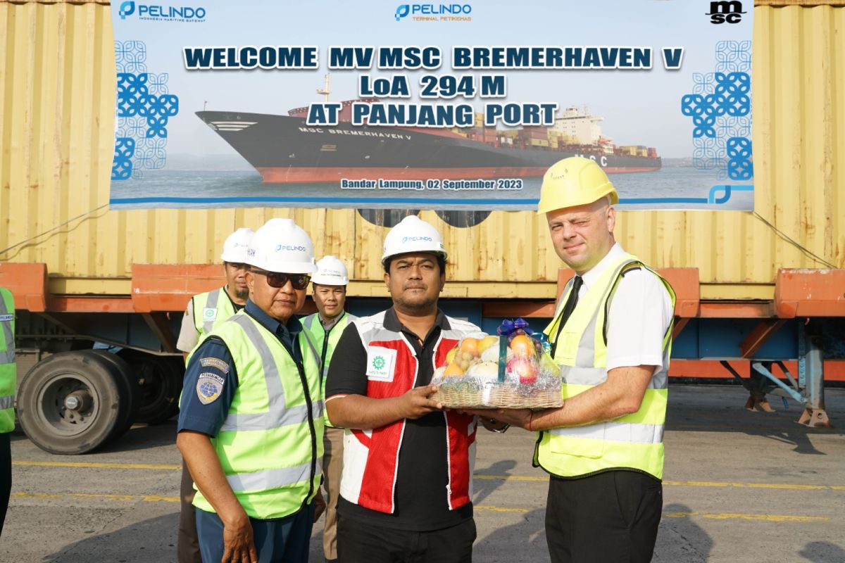 Pelindo Panjang terima kunjungan perdana kapal besar