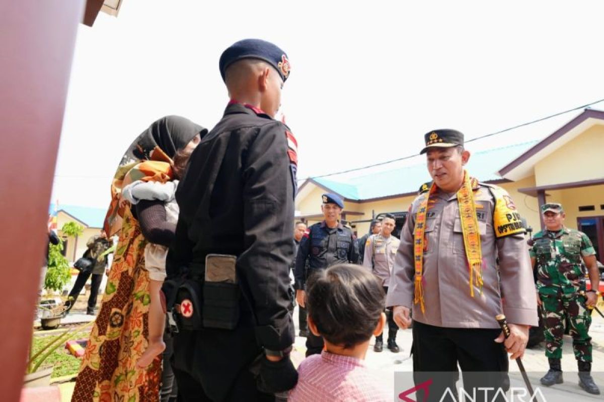 Kapolri tinjau rumah dinas Brimob Kalimantan Barat