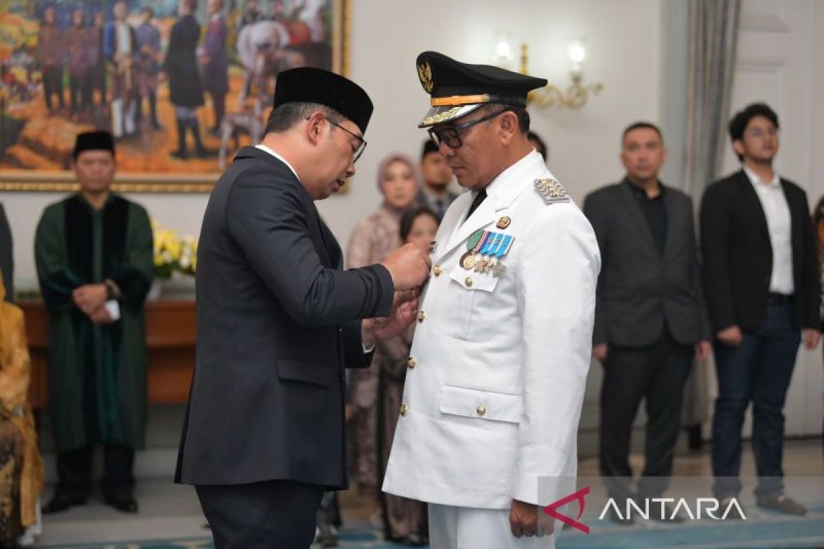 Ridwan Kamil Lantik Iwan Setiawan jadi Bupati Bogor