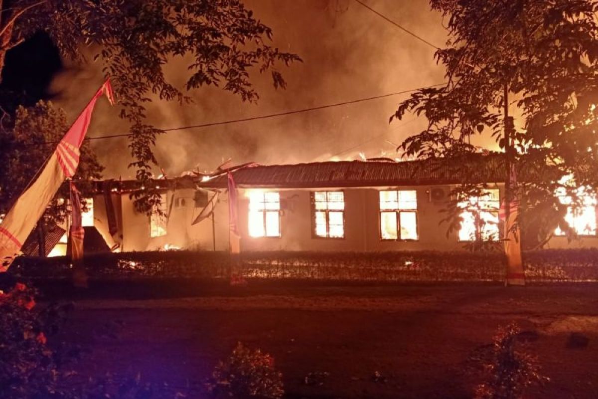 Polisi selidiki penyebab terbakarnya Kantor Kemenag Jayapura