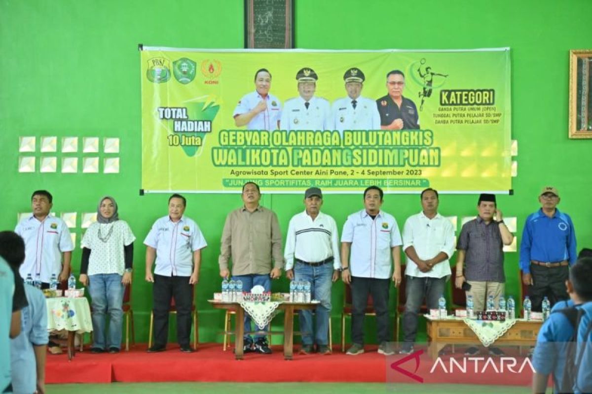 Wali Kota Padangsidimpuan buka gebyar olah raga bulu tangkis