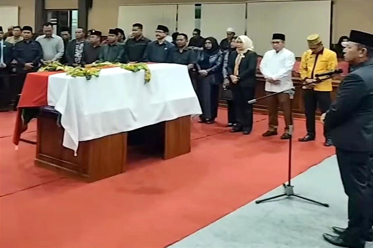 Isak tangis iringi penghormatan terakhir untuk Ketua Fraksi Golkar DPRD Kotim