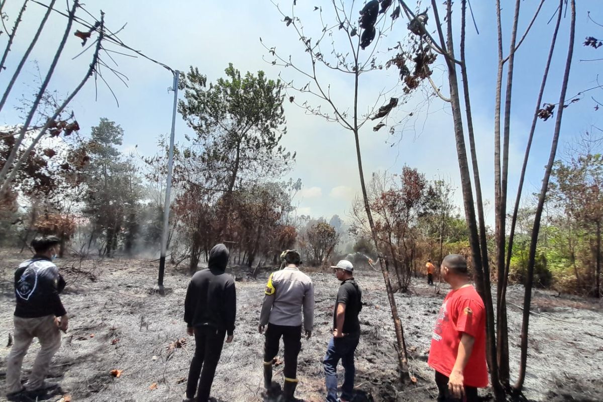 Tim gabungan padamkan api di kompleks Villa 2 Sukadana