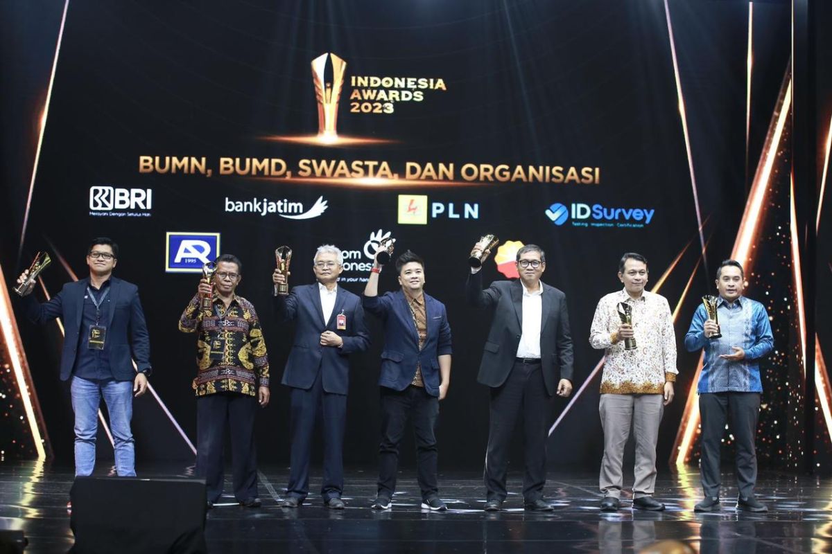 PLN Mobile raih penghargaan "outstanding for integrated initiative" di ajang Indonesia Award 2023