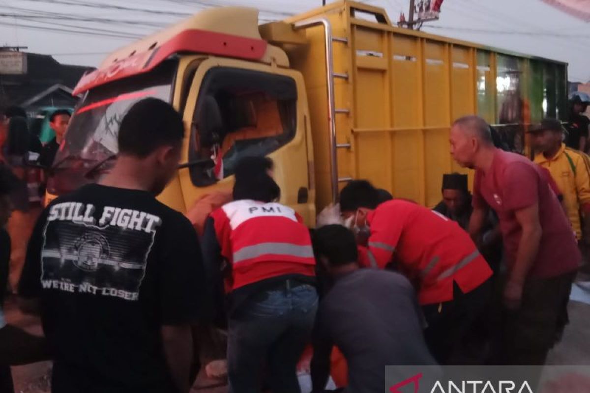 PMI Sukabumi kerahkan personel bantu proses evakuasi korban kecelakaan