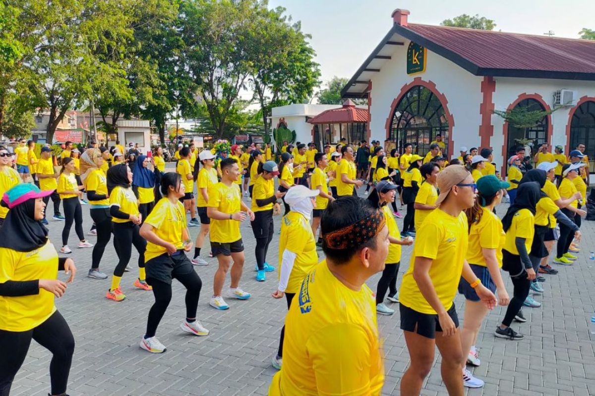 Ratusan pelari meriahkan "Fun Run with Bihunku" di kawasan Kota Lama Semarang