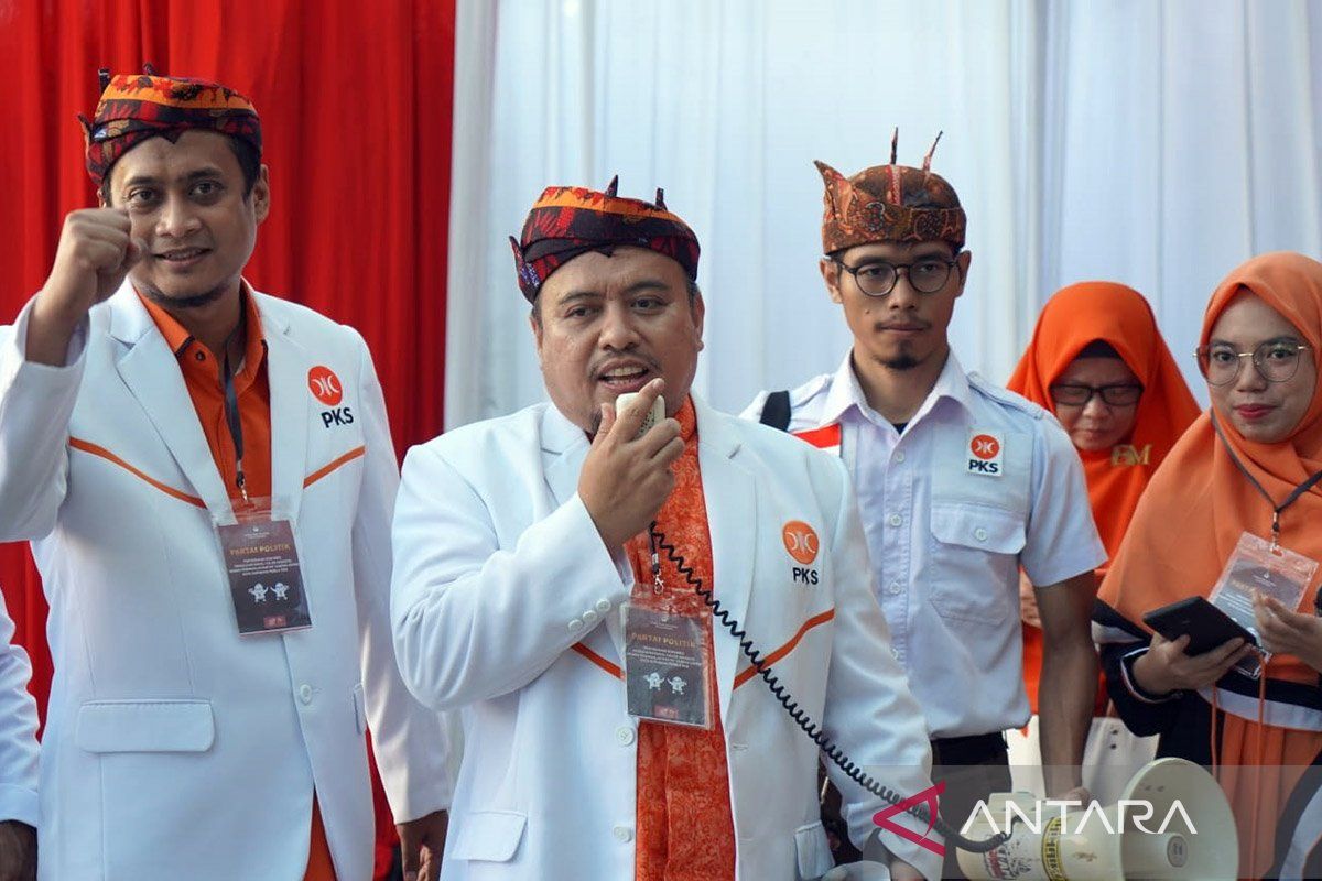 PKS siap kenalkanAnies Baswedan ke masyarakat Surabaya