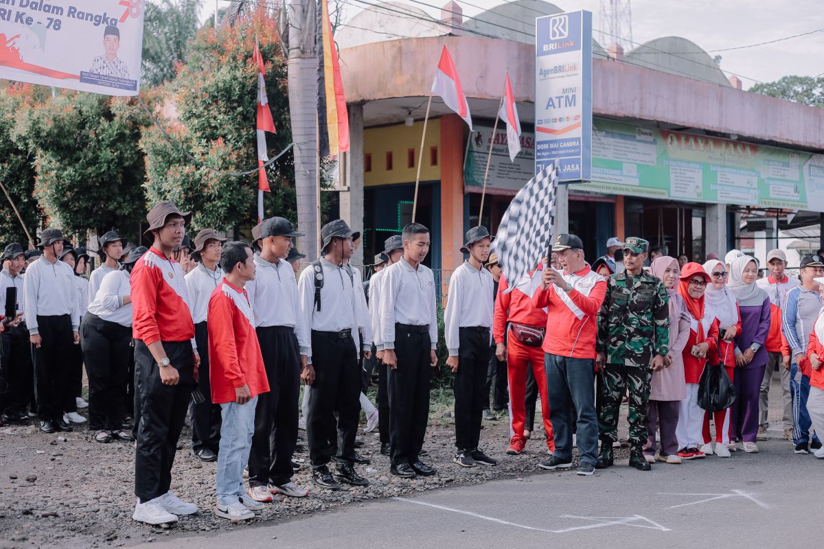 Bupati Rusma Yul Anwar lepas peserta gerak Jalan Santai di Airpura