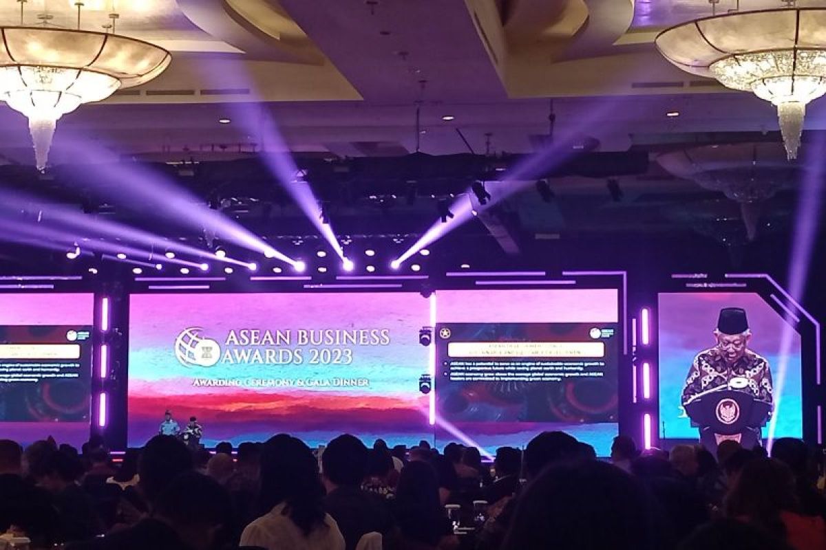 VP Amin highlights role of pesantrens in ASEAN Business Awards
