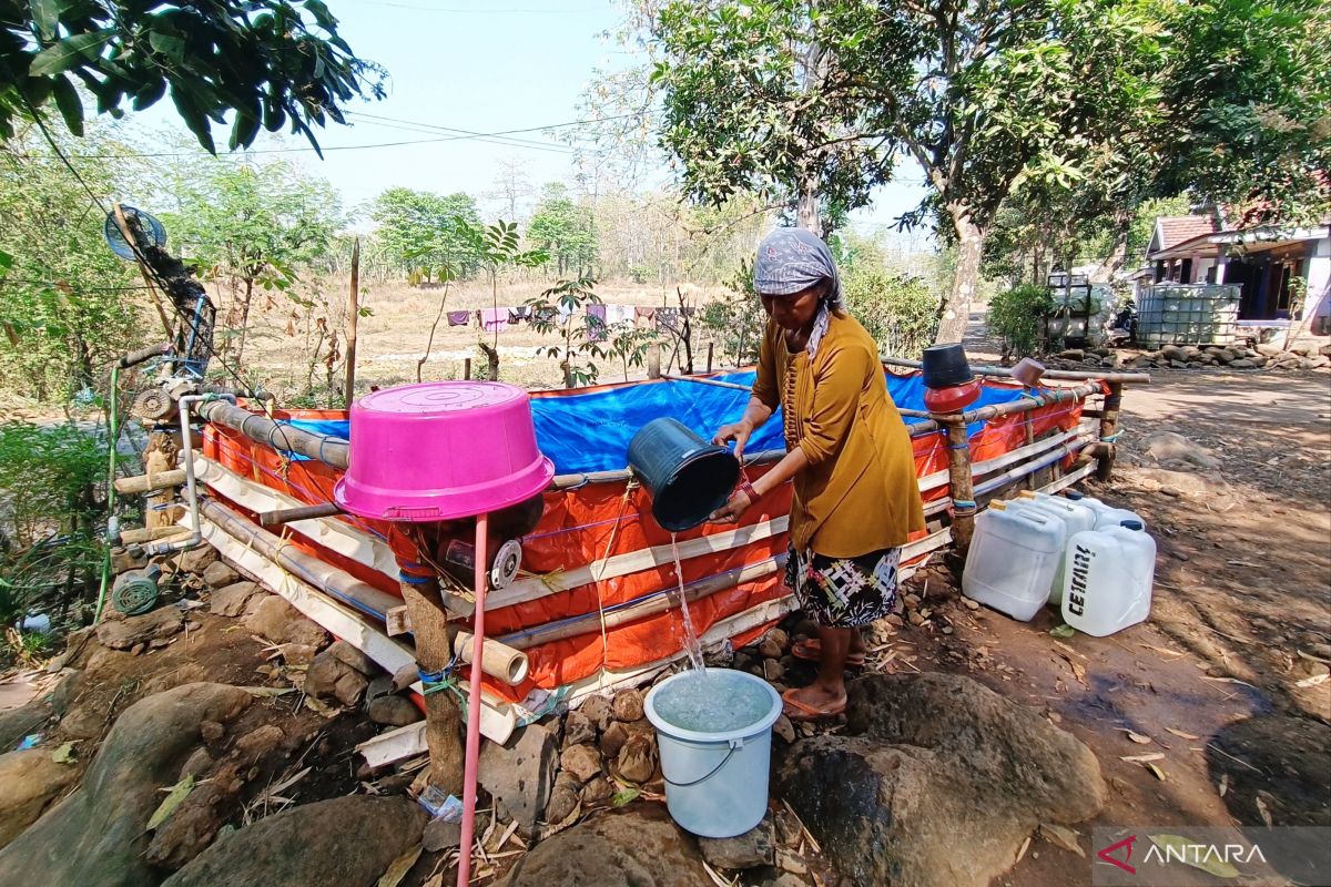 Bersama mengatasi kekurangan air di desa kawasan Pasuruan