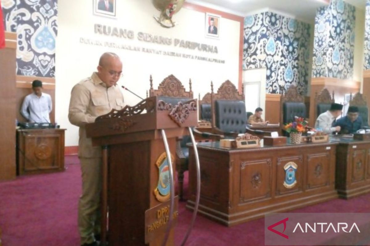 Molen sampaikan prinsip dan pertimbangan program prioritas pada rapat paripurna DPRD Kota Pangkalpinang