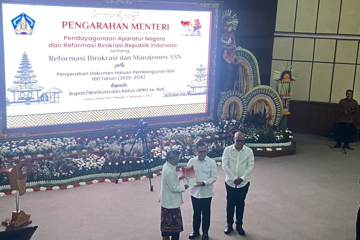 Satu-satunya di Indonesia, Menpan RB serahkan dokumen Haluan Pembangunan Bali 100 Tahun