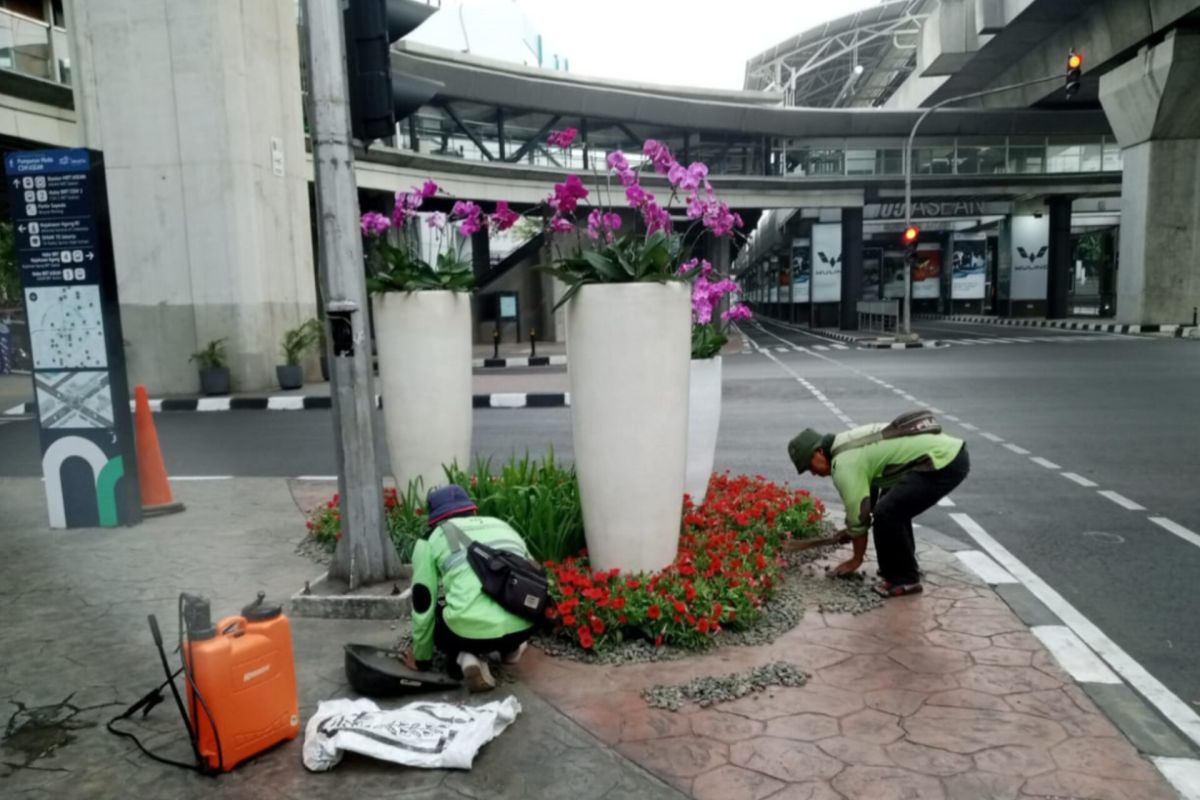 Sudin LH Jaksel percantik jalanan jelang KTT ke-43 ASEAN