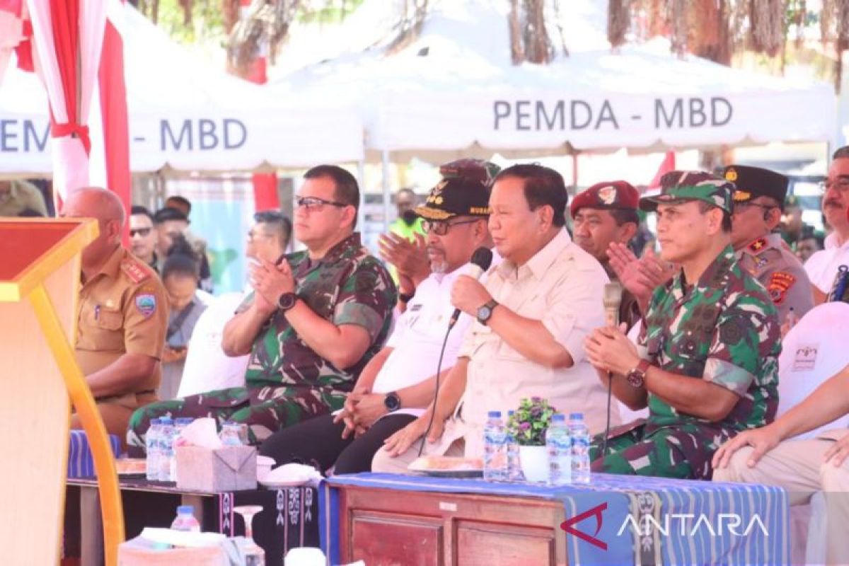 Pangdam Pattimura dampingi Menhan Prabowo Subianto resmikan sarana air bersih di Maluku