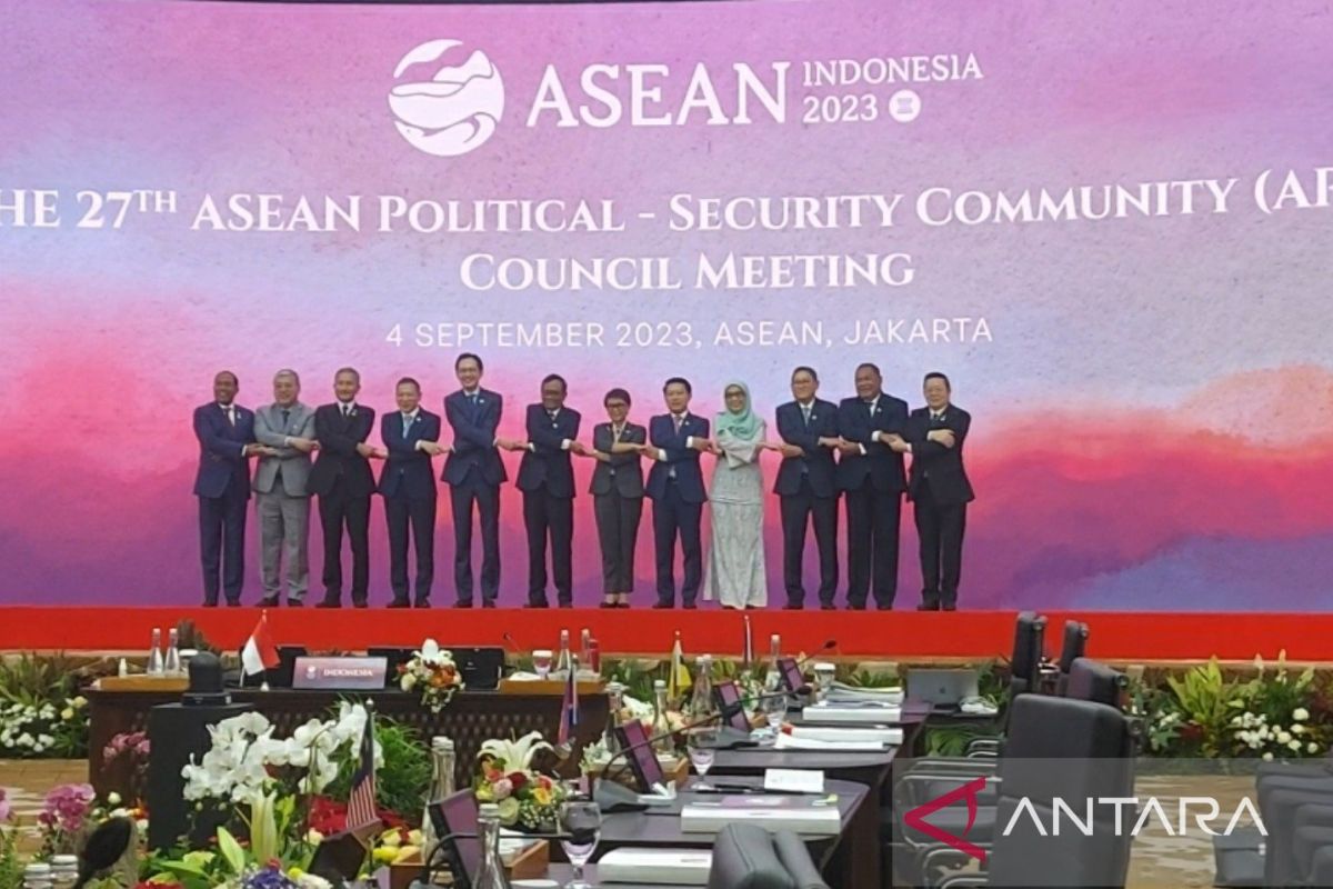 Minister Mahfud encourages action to address security issues in ASEAN