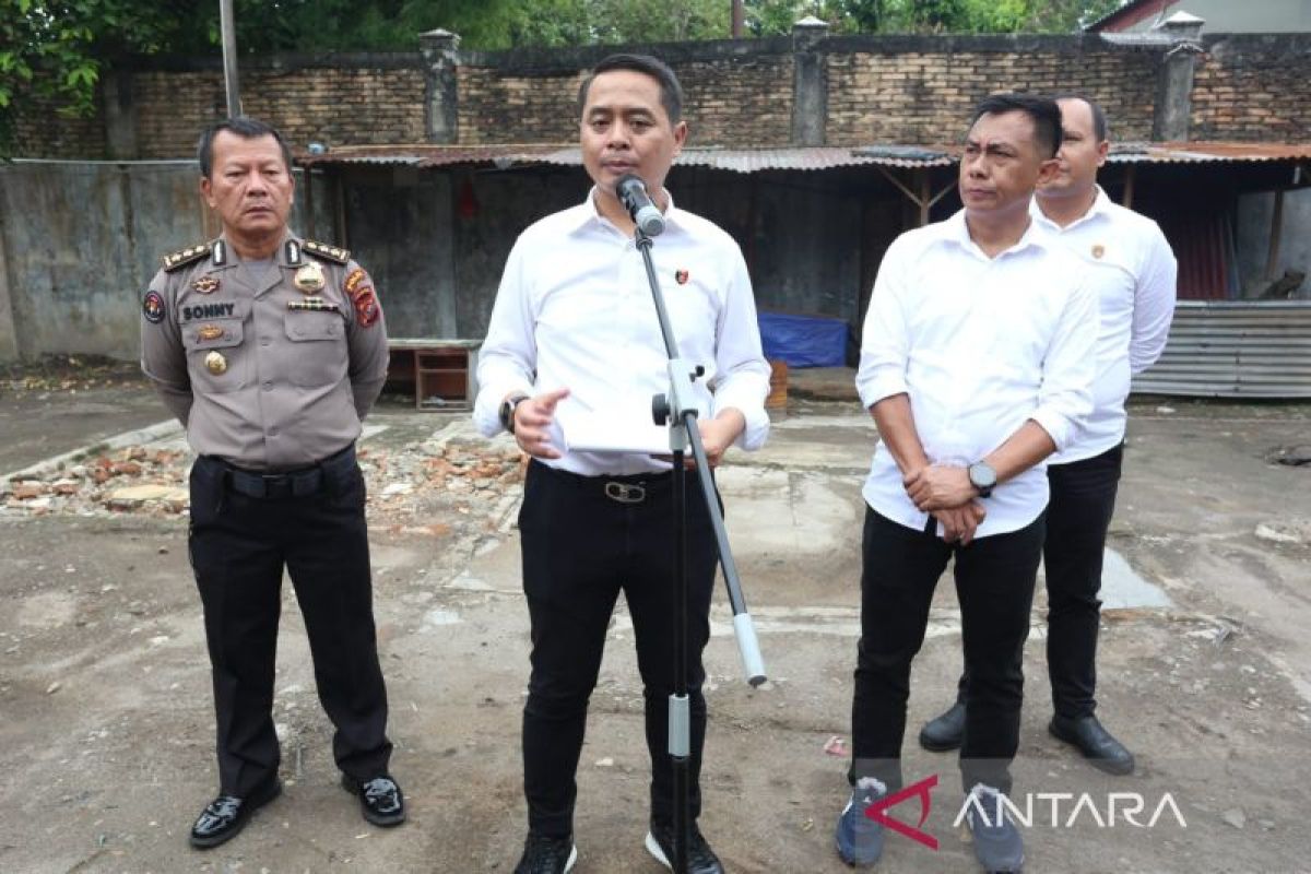 Polisi gerebek gudang penampungan solar ilegal di Sumut