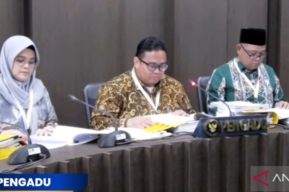 Sidang di DKPP, Bawaslu minta ketua dan anggota KPU diberhentikan sementara