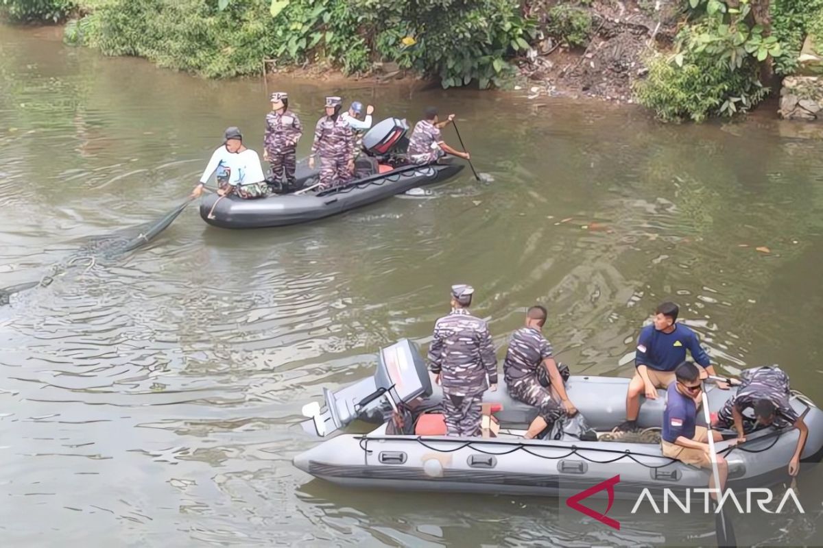 Ribuan personel TNI-Polri gandeng masyarakat bersihkan Sungai Remu Sorong