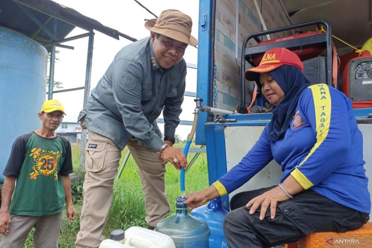 Dinas Sosial Kalsel salurkan air siap saji bagi warga terdampak kekeringan