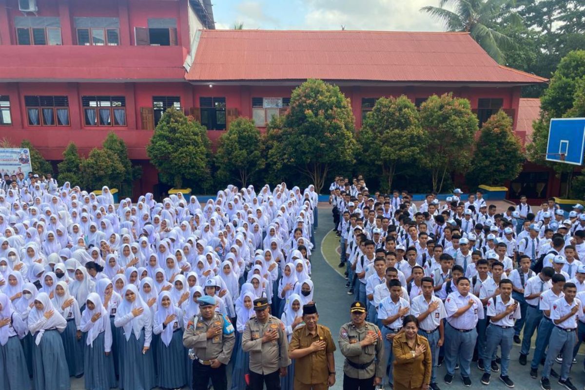Polda Maluku sosialisasi pentingnya menjaga keamanan warga bagi siswa Ambon