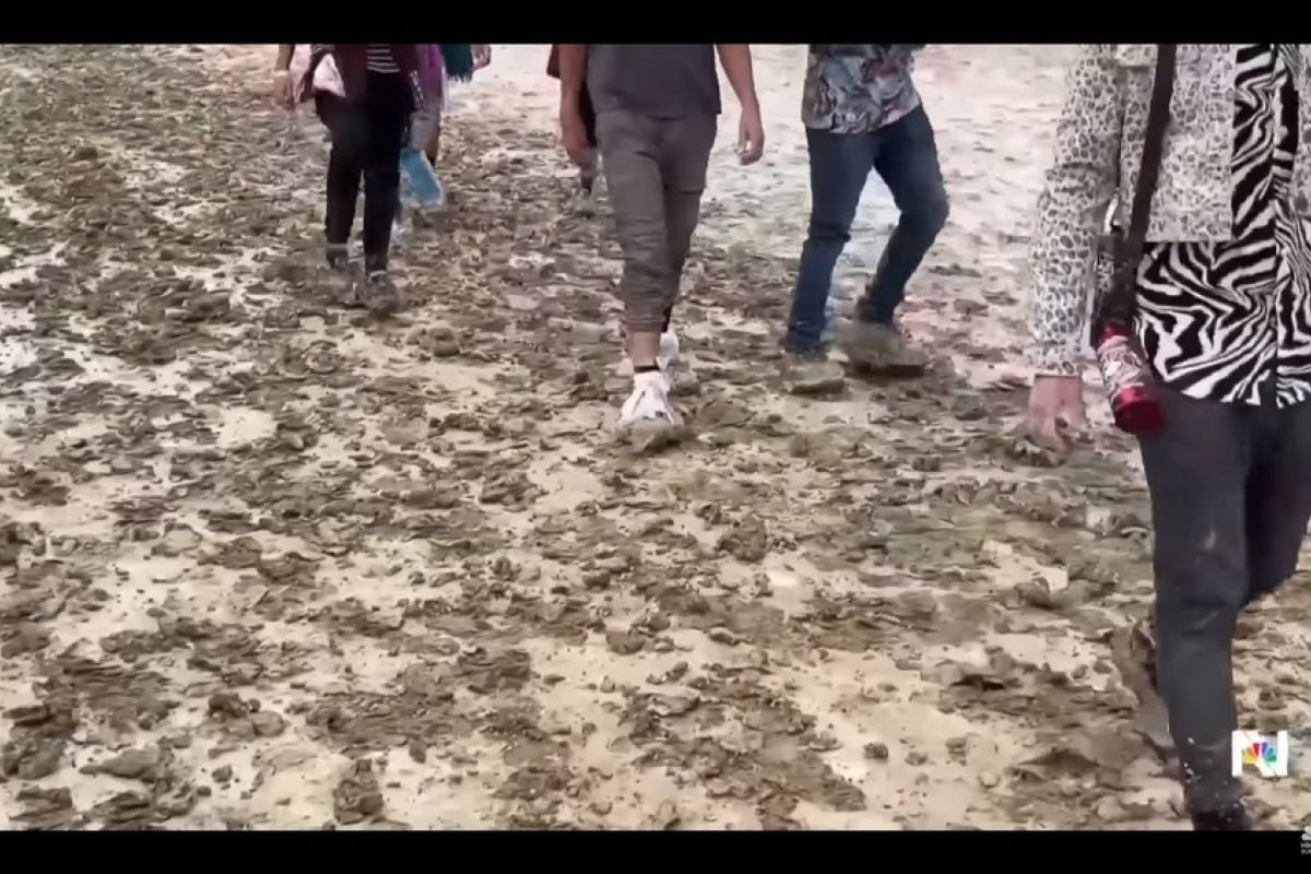 Ribuan pengunjung festival "Burning Man" di AS terjebak banjir lumpur
