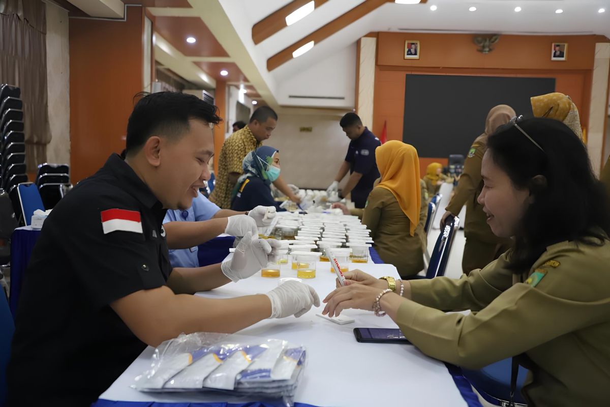 Kesbangpol-BNN gelar tes urine pegawai Pemkot Tangerang