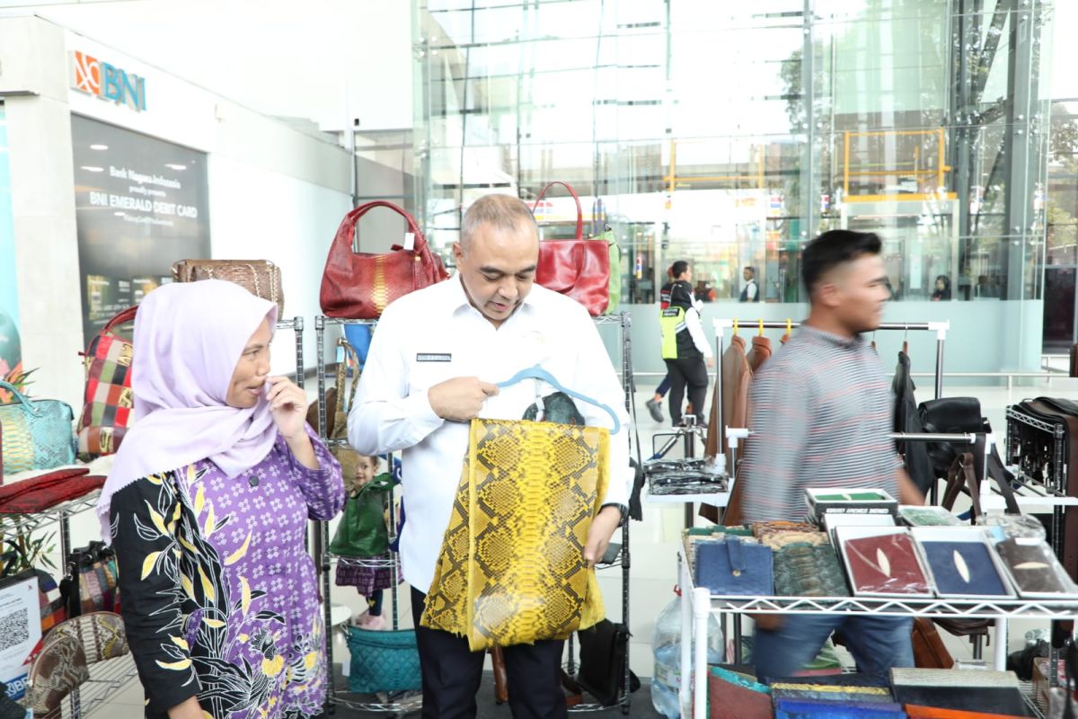 Puluhan produk UMKM Tangerang dipamerkan di Bandara Soetta