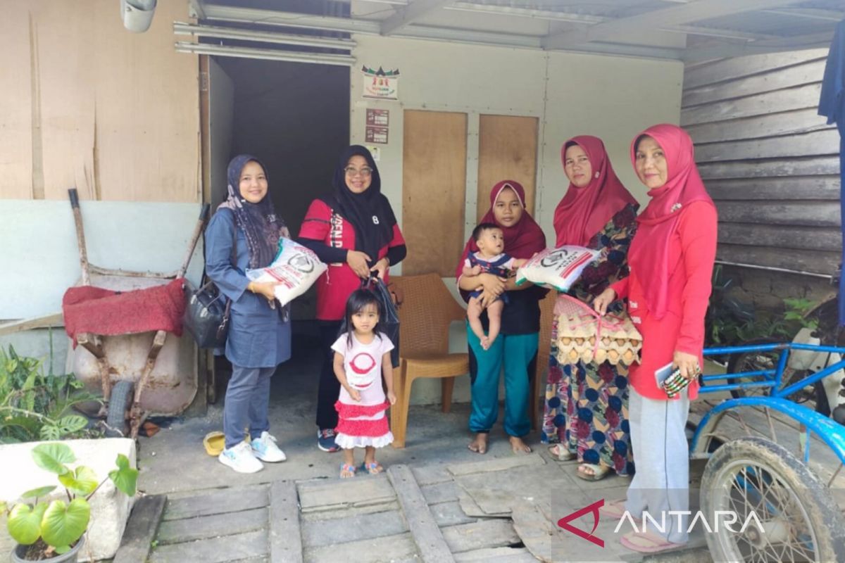 DLH Kota Solok berikan bantuan ke anak berisiko stunting