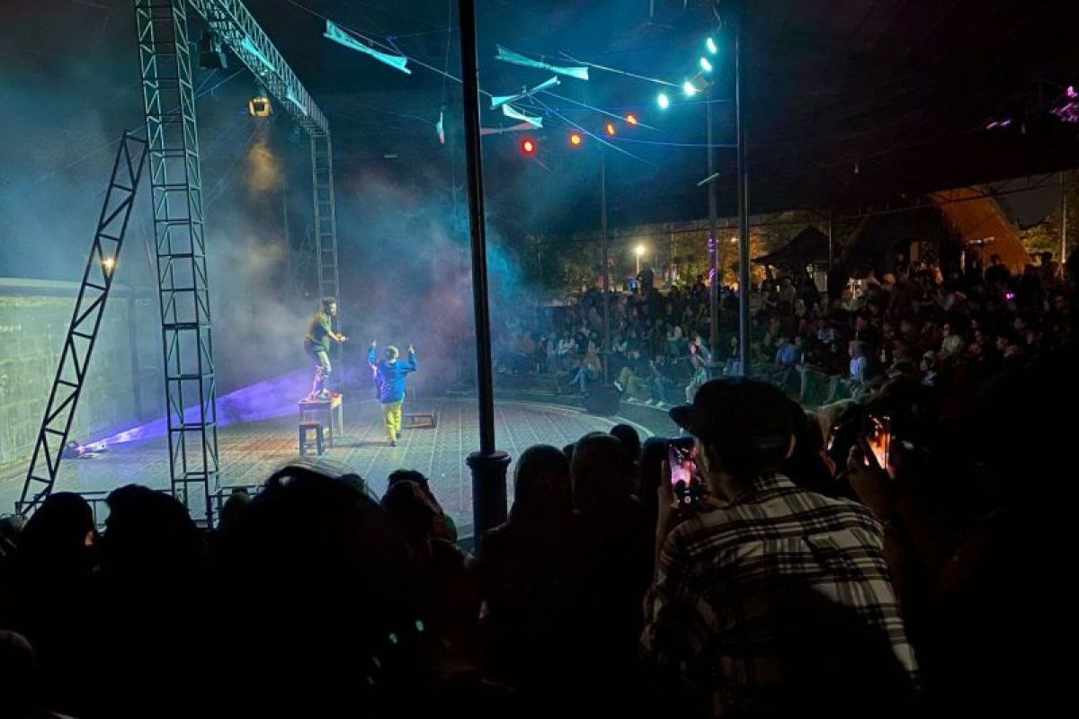 Teater Tanah Baja Makassar 'membuka mata' penonton FKSM 2023