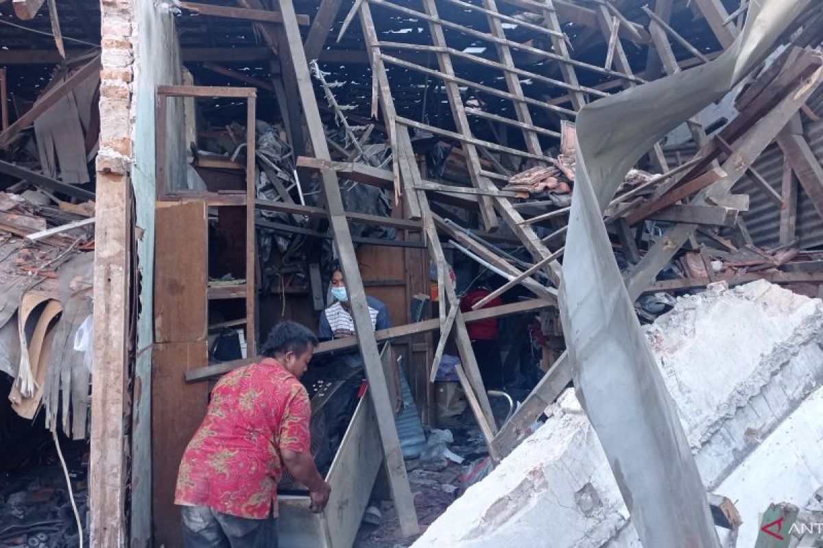 Pemkot Surabaya kawal proses pembangunan bangunan roboh akibat proyek saluran