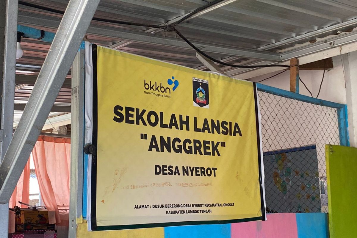 78 warga lansia di Desa Nyerot ikuti sekolah