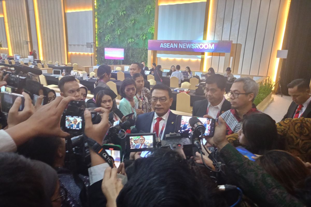 KSP Moeldoko dan Menkominfo tinjau Media Center KTT ASEAN di JCC