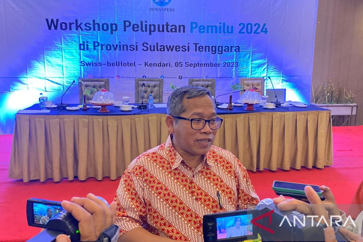 Dewan Pers melatih wartawan di Kendari terkait peliputan Pemilu