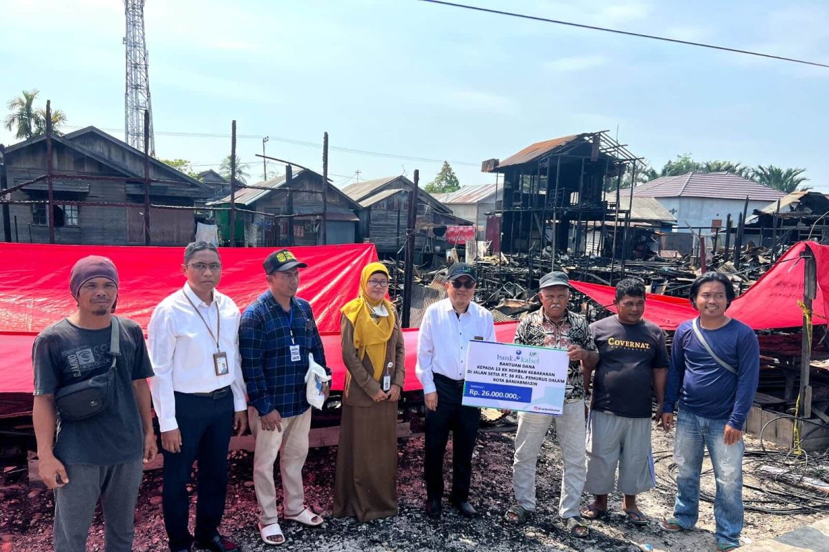 Bank Kalsel berikan bantuan kepada korban kebakaran di Setia Banjarmasin