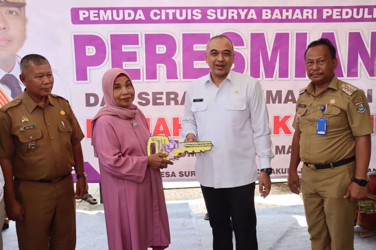 Bupati Tangerang resmikan bedah rumah marbot masjid