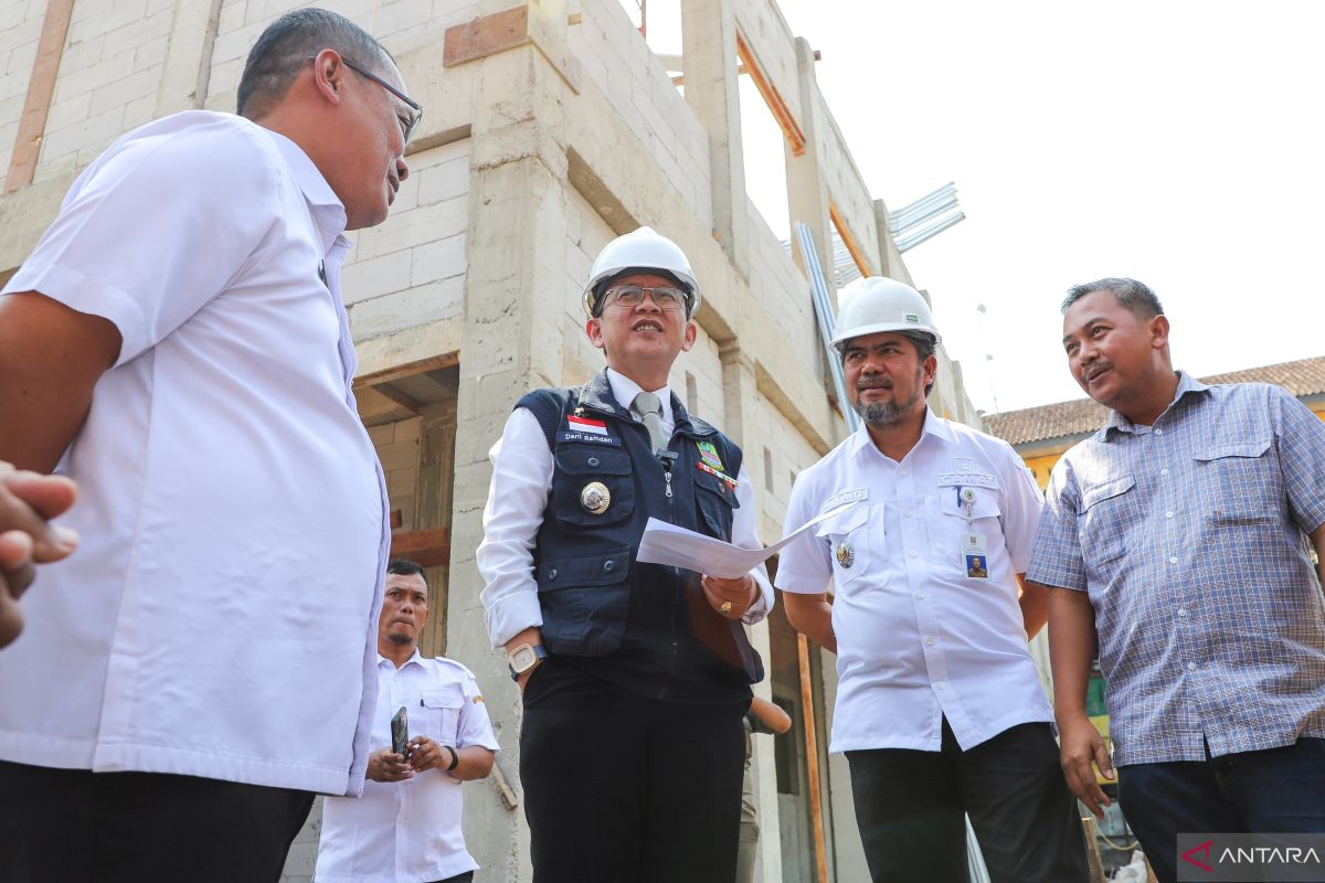 Bupati Bekasi lakukan peninjauan pembangunan tiga sekolah
