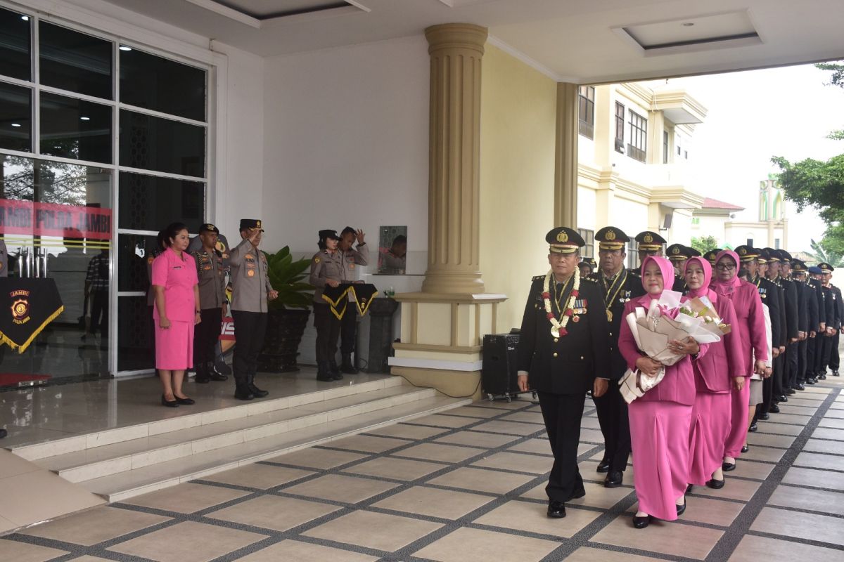 Kapolda wisuda purna bhakti personel Polda Jambi