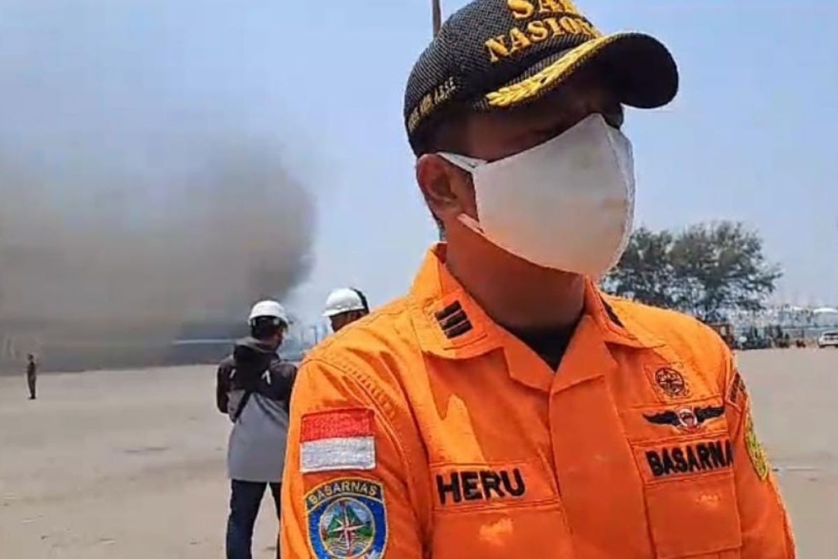 SAR Banten terlibat dalam pemadaman terbakarnya kapal di Merak