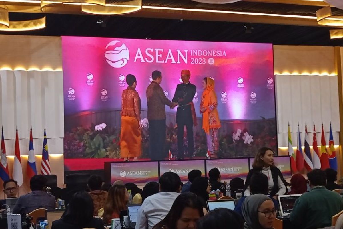 Sejumlah tokoh hadiri Gala Dinner KTT Ke-43 ASEAN