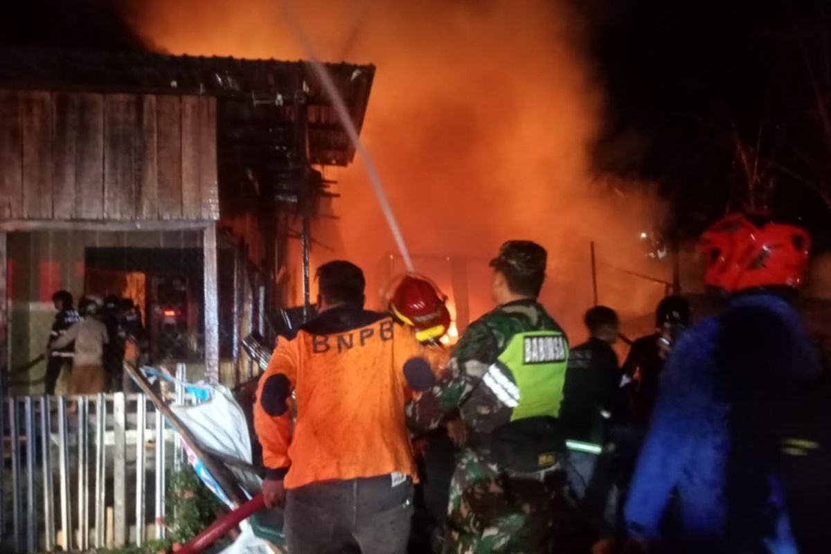 Polres Tabalong olah TKP kebakaran  di Kelurahan Pembataan