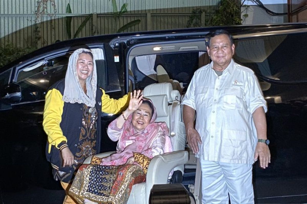 Sinta Nuriyah sambangi rumah Prabowo Subianto