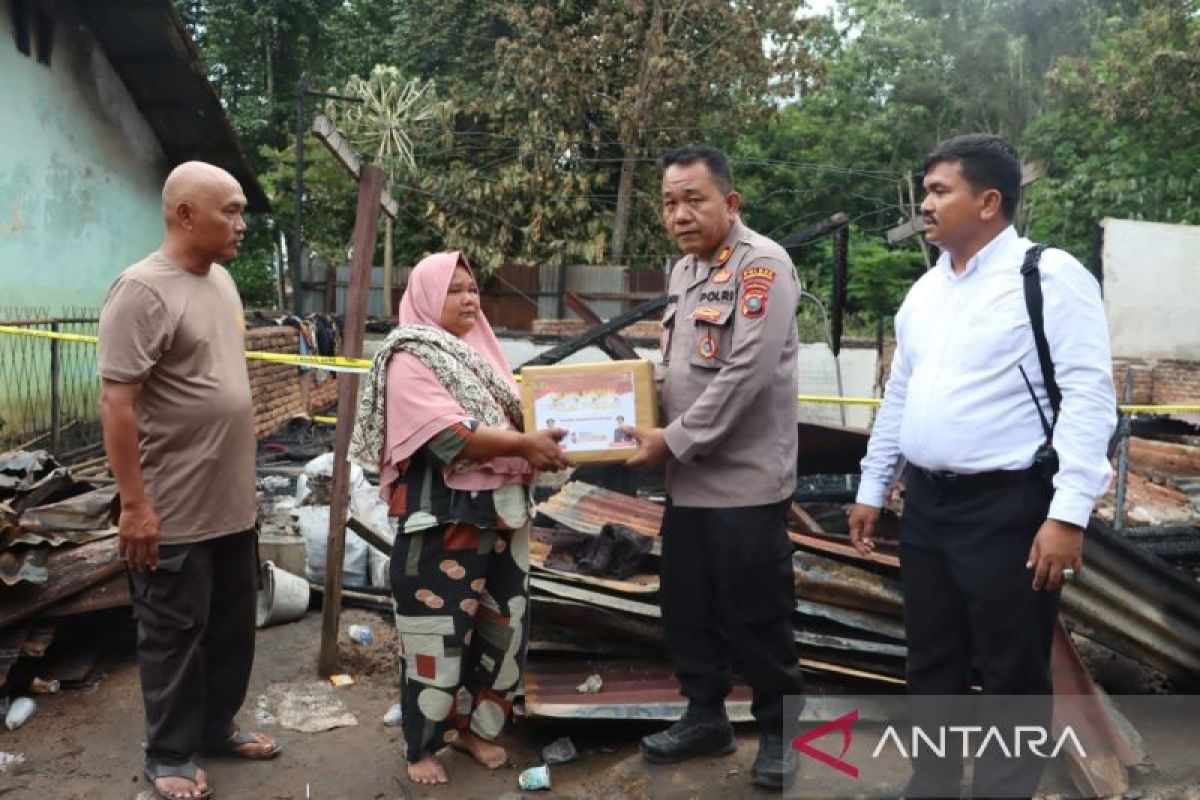 Kapolres Padangsidimpuan beri bantuan sembako kepada korban kebakaran