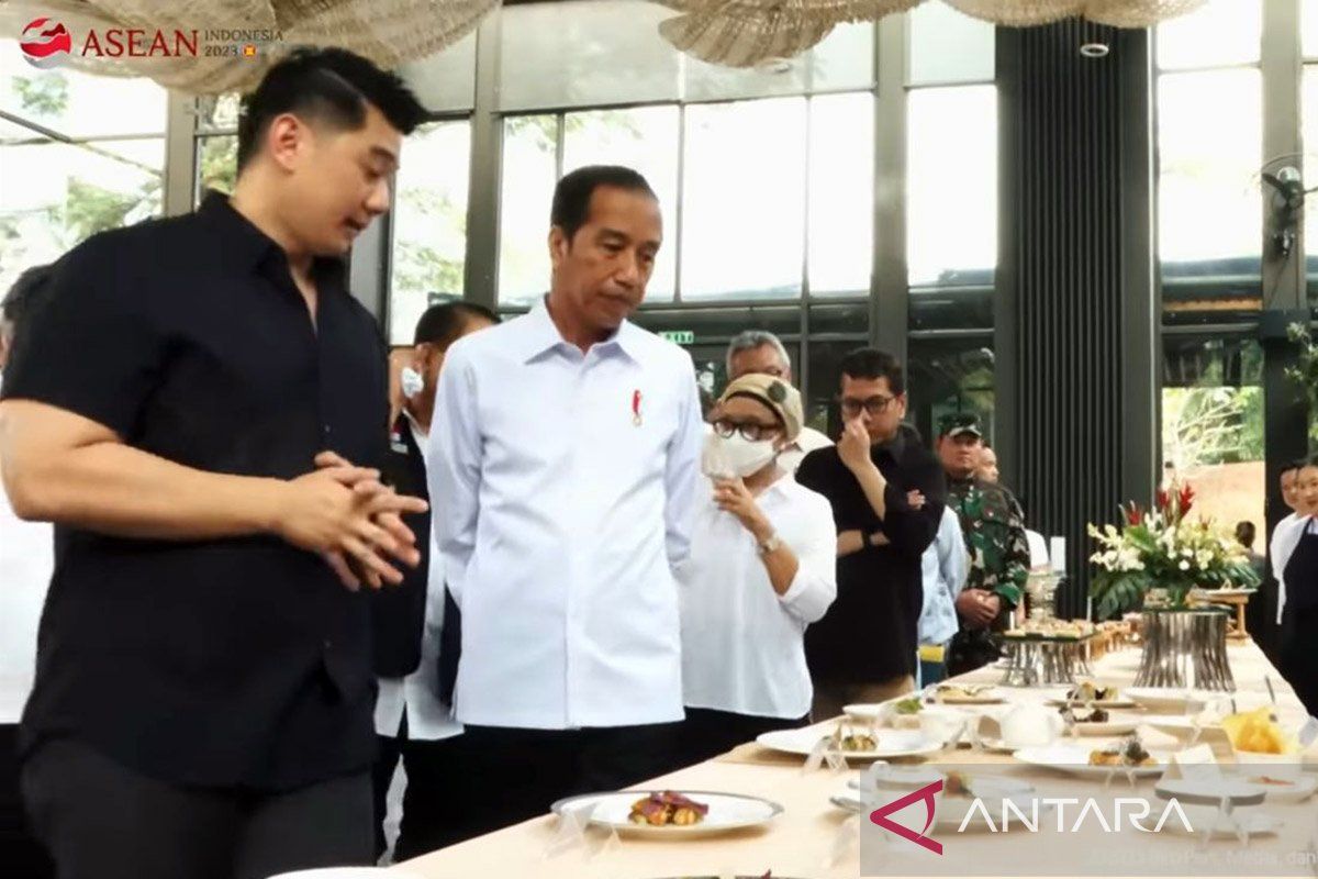 Jokowi tinjau persiapan Gala Dinner KTT ke-43 ASEAN