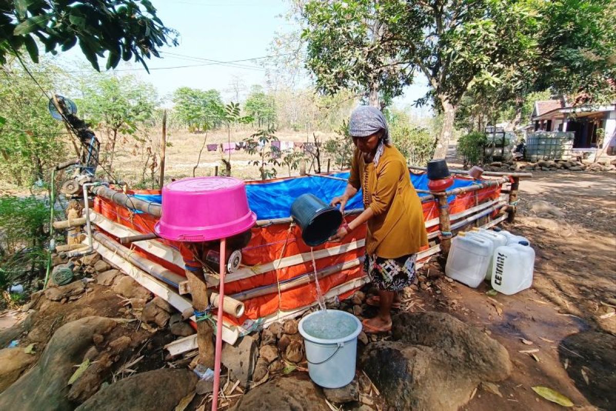 Bersama atasi kekurangan air bersih akibat kekeringan di Pasuruan